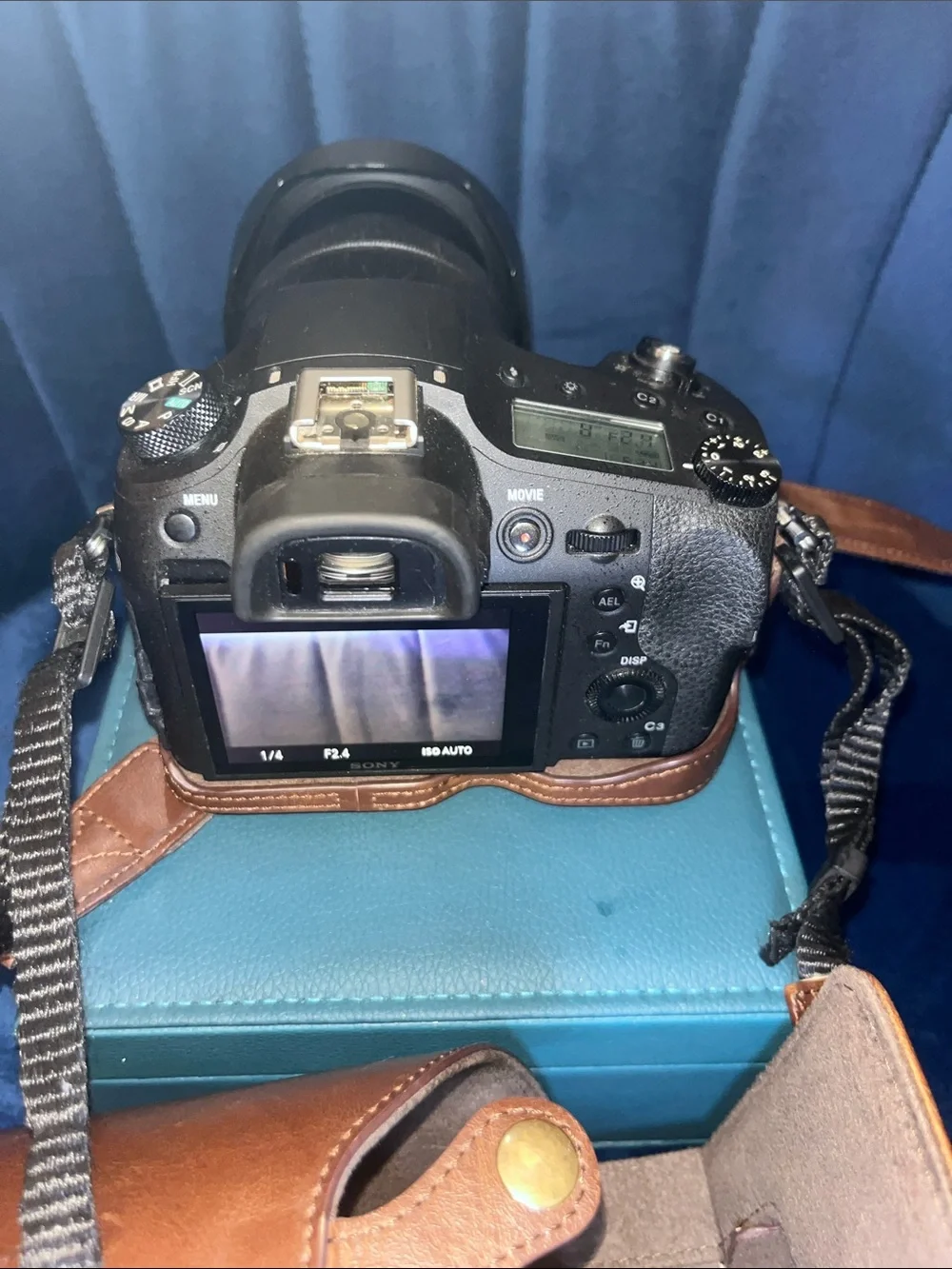 Sony RX10 III Black Compact Bridge Camera with Leather Strap, Case AND Charger!